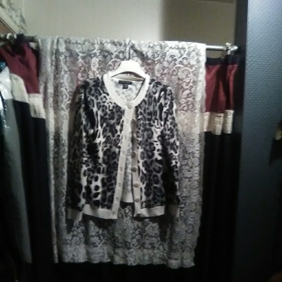 Sweater - Picture 1 of 3